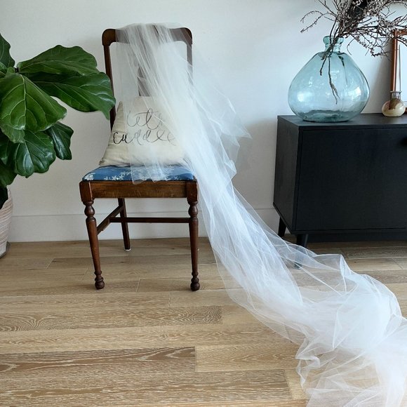 White Tulle Veil main image 4